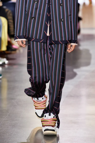 Look 49